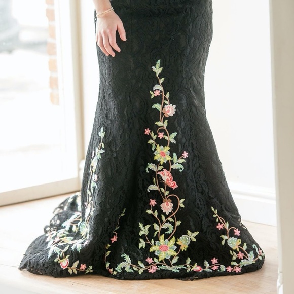 Sherri Hill Floral Two-Piece Gown - Picture 5 of 9